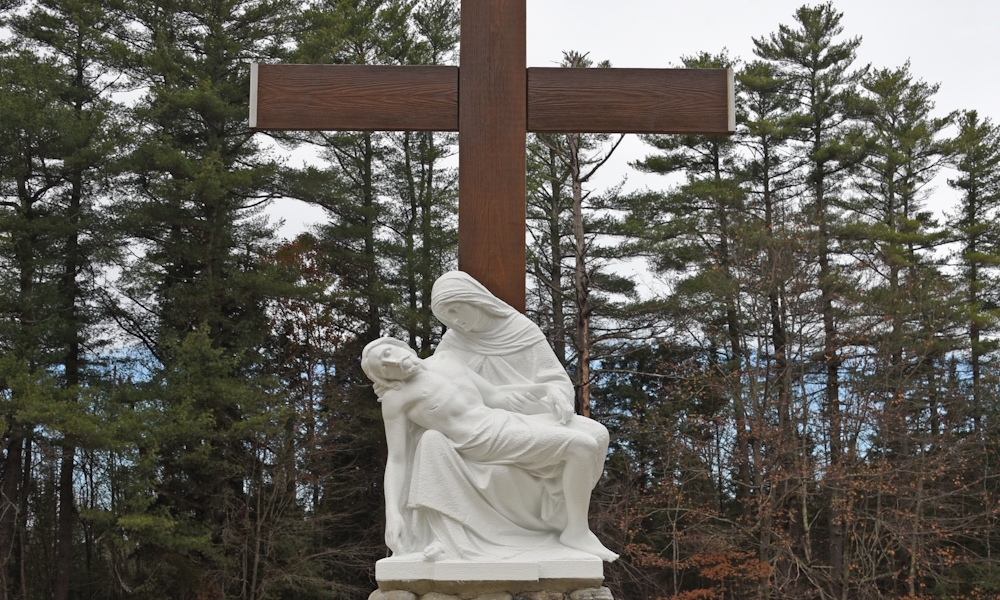 Honoring the dead by restoring two cemetery centerpieces